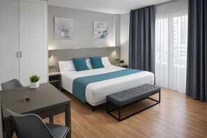 Estudio, cocina básica | Caja fuerte, wifi gratis, ropa de cama