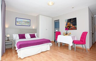 Caja de seguridad en la habitación, wifi gratis y ropa de cama 