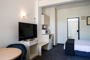 Familien-Studiosuite | Bügeleisen/Bügelbrett, Reisekinderbett, kostenloses WLAN, Bettwäsche