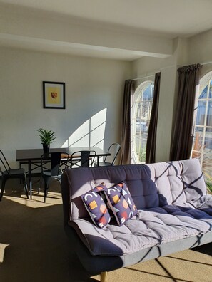 Apartment, 2 Schlafzimmer | Bügeleisen/Bügelbrett, kostenlose Babybetten, Zustellbetten