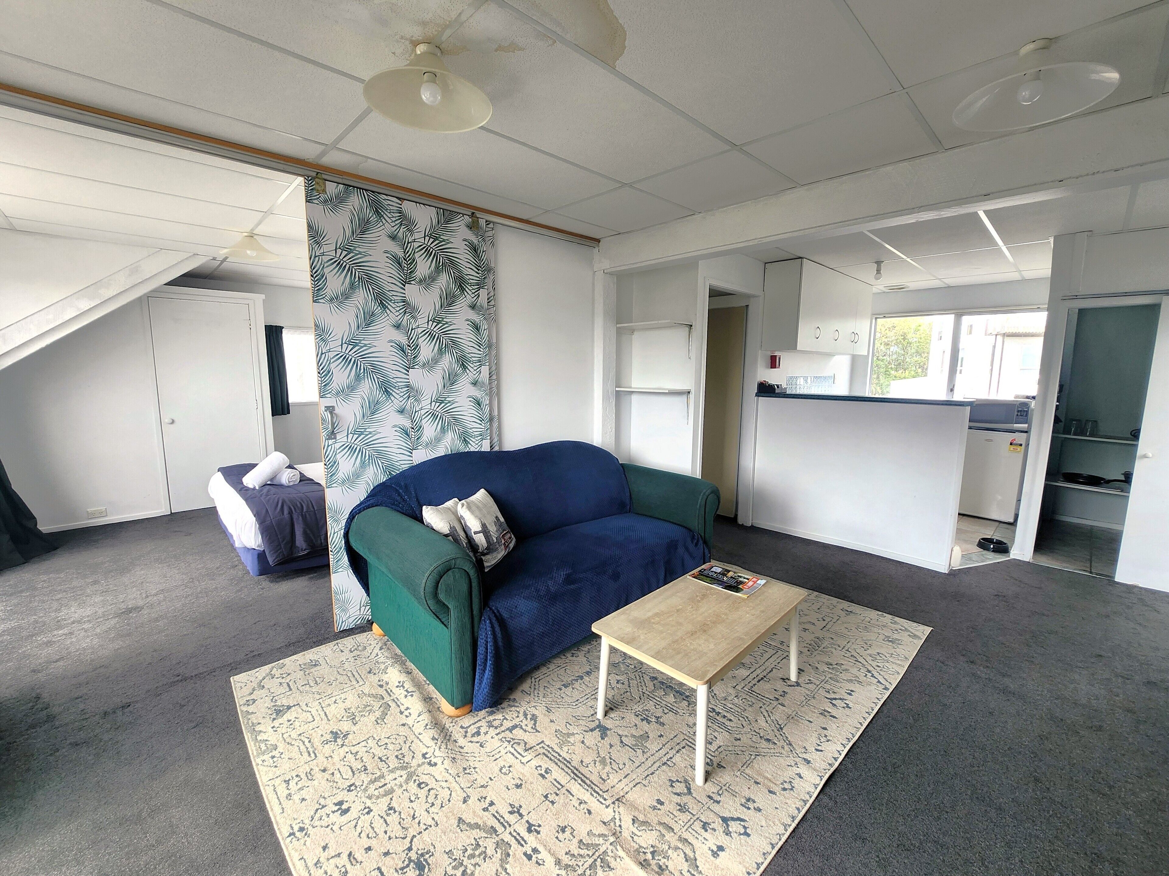 Familie studio suite | Woonruimte | Een 50-inch lcd-televisie met satellietzenders en televisie