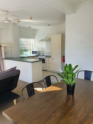 Departamento, 2 habitaciones | Tabla de planchar con plancha, cunas gratuitas y camas extra