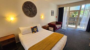 Self-contained Queen Studio