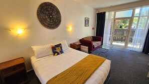 Estudio | Tabla de planchar con plancha, cuna de viaje y wifi gratis 