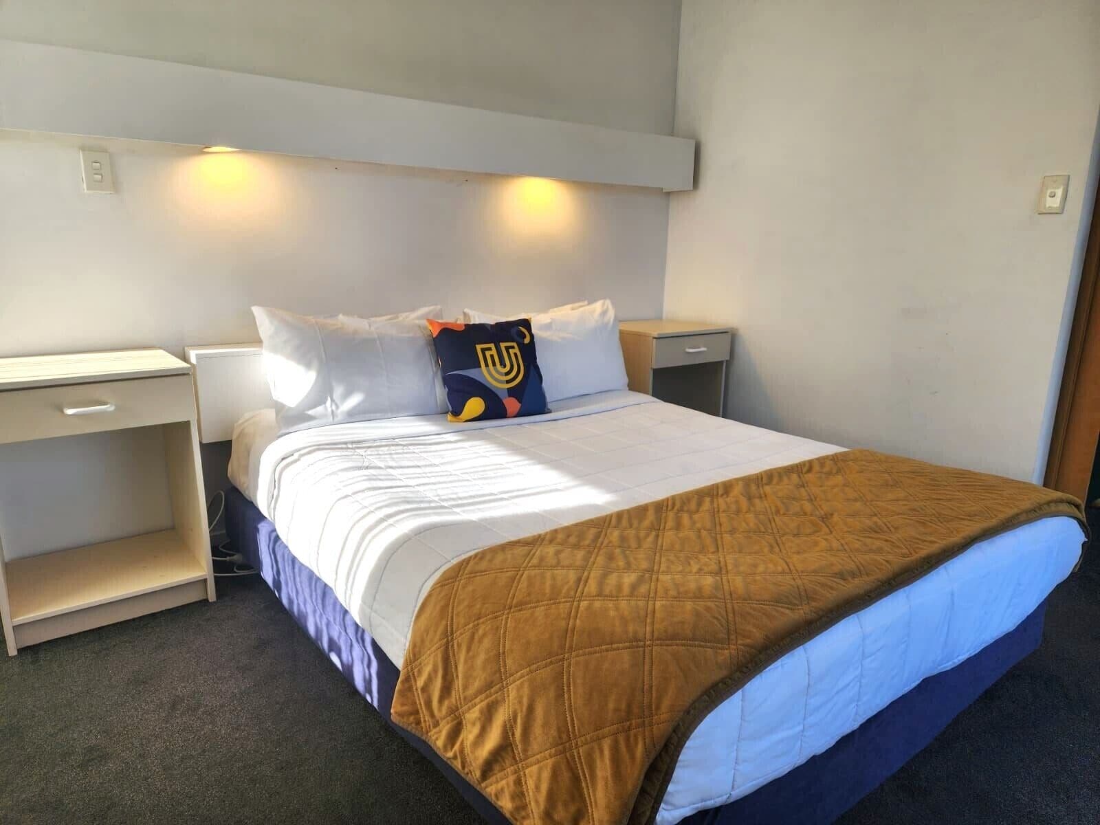 Familie-studiosuite | Strykejern/-brett, reiseseng for barn, wi-fi (inkludert) og sengetøy