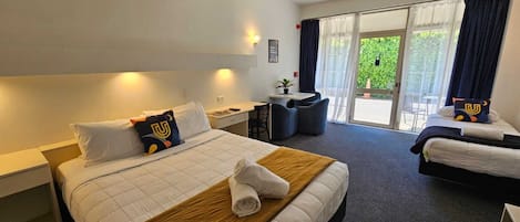 Tabla de planchar con plancha, cuna de viaje y wifi gratis