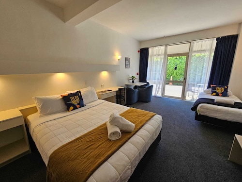  U Studios Paraparaumu, SureStay Collection by BW