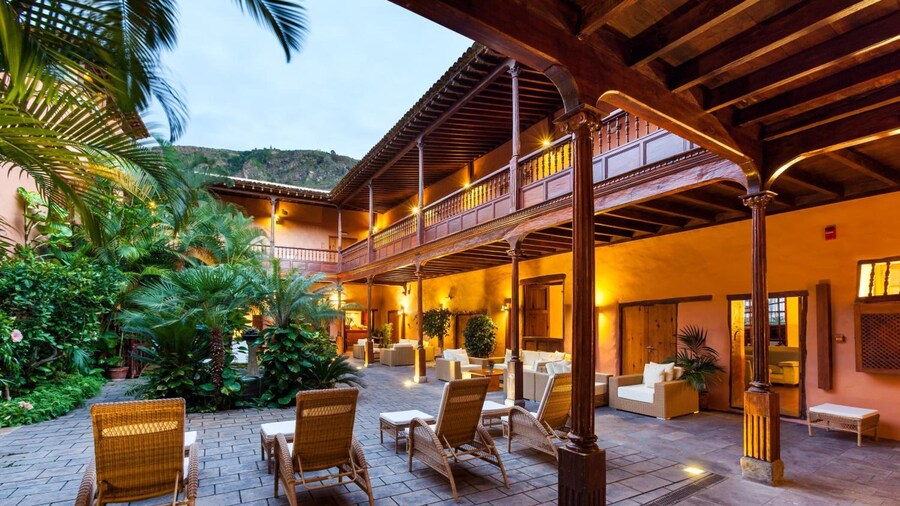 Hotel LIVVO La Quinta Roja