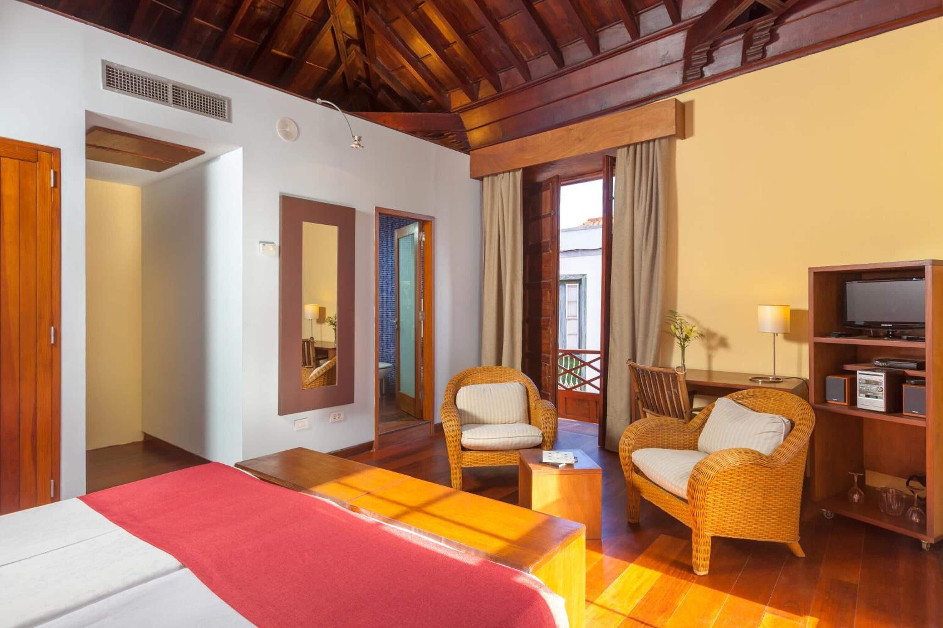 in-room safe, rollaway beds, free wifi, bed sheets