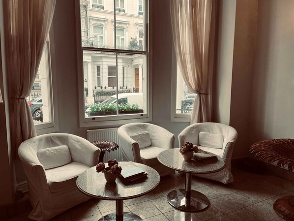 Reception - My Place Hotel (London)