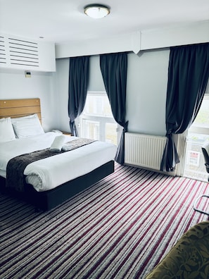 Deluxe-Doppelzimmer | Zimmersafe, kostenloses WLAN, Bettwäsche