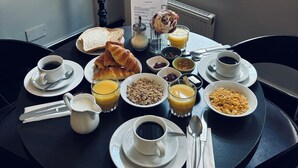 فطور أوروبي مجانًا يوميًا