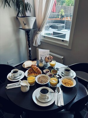 Free daily continental breakfast 