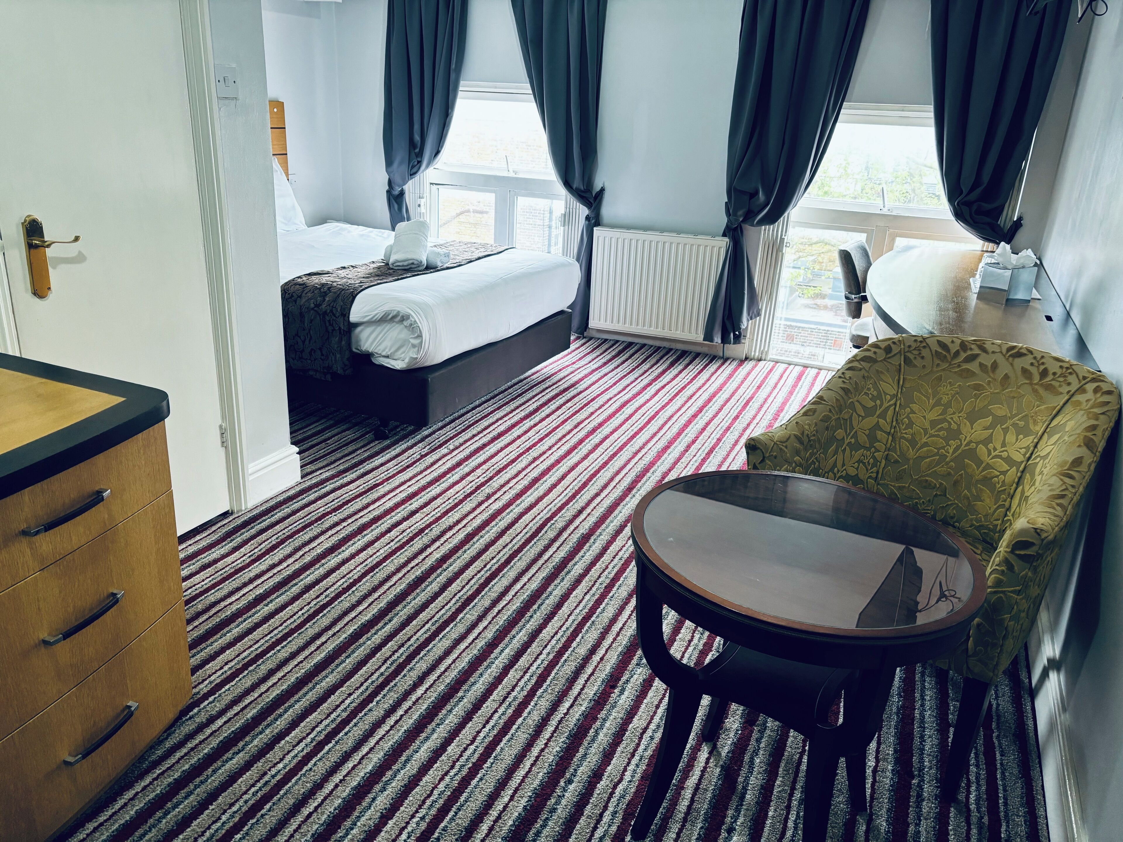 Coffres-forts dans les chambres, Wi-Fi gratuit, draps fournis