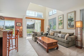 Lägenhet - 3 sovrum - utsikt mot golfbanan (3 Bath) | Vardagsrum | Tv