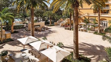 Outdoor pool, pool cabanas (surcharge), pool umbrellas