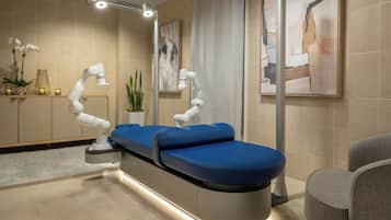 Couples treatment rooms, body treatments, hot stone massages