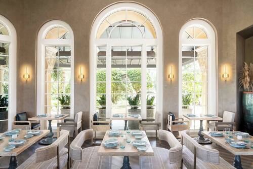 7 restaurants; dinner served