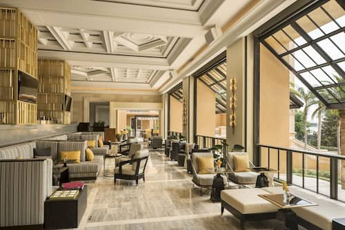 7 restaurants; dinner served