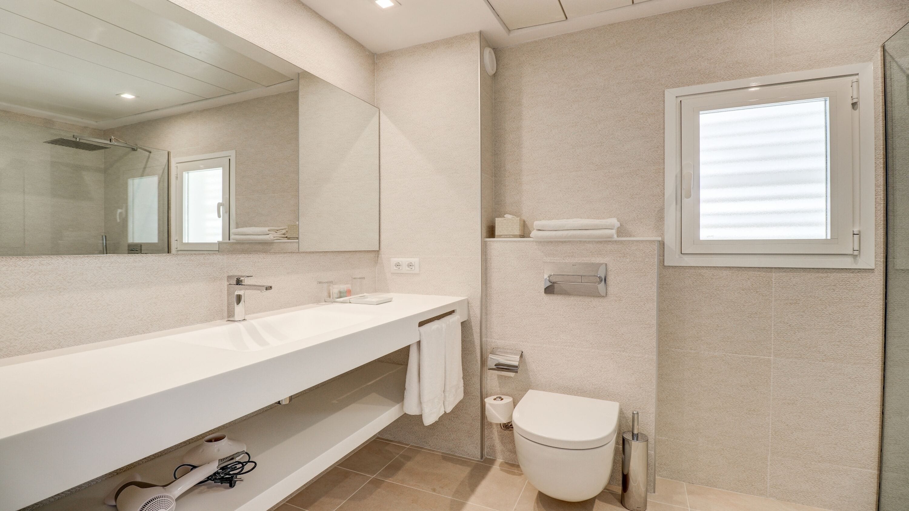 double room, balcony, partial sea view | bathroom | shower, free toiletries, hair dryer, bathrobes