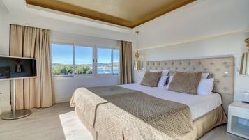 Zimmersafe, Schreibtisch, VerdunkelungsvorhÀnge, kostenloses WLAN