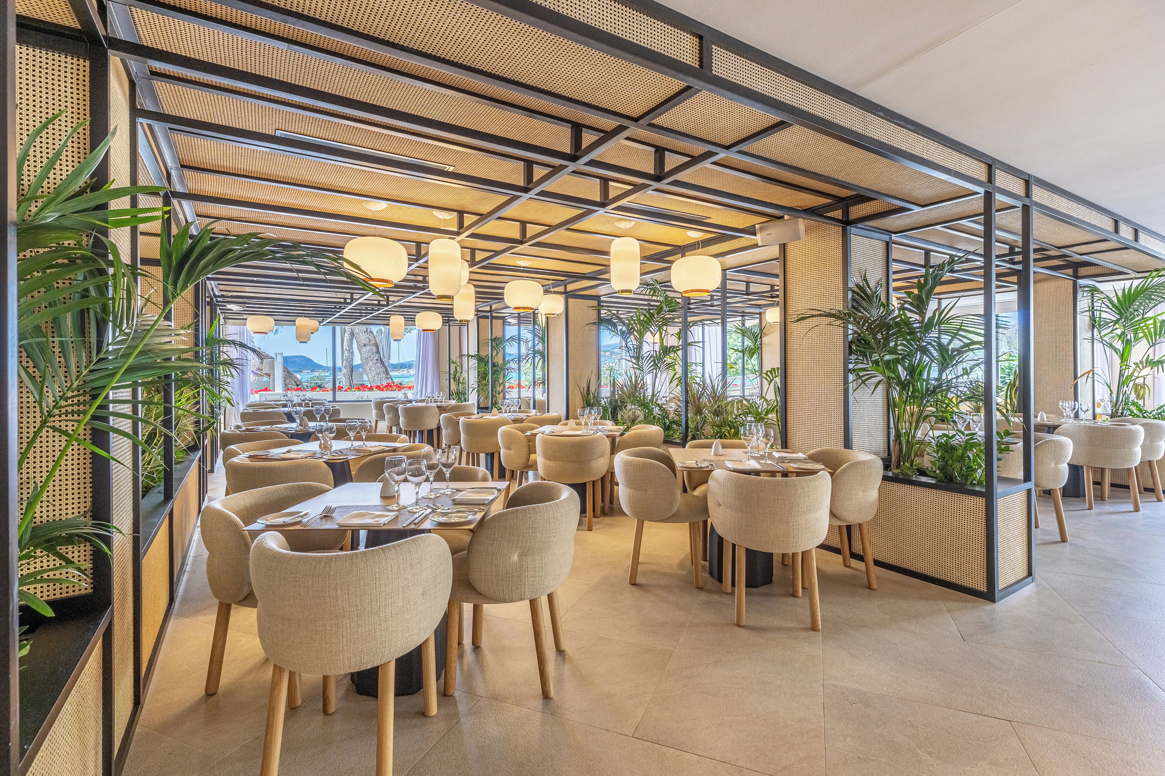 2 restaurants, lunch, dinner served; mediterranean cuisine