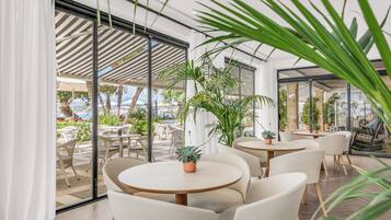 2 restaurants, serveren lunch, diner, Mediterrane gerechten