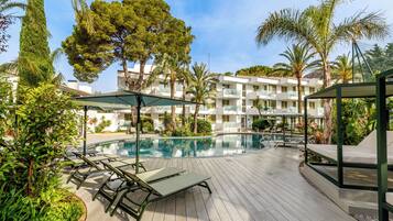 Seasonal outdoor pool, open 8 AM to 8 PM, pool umbrellas