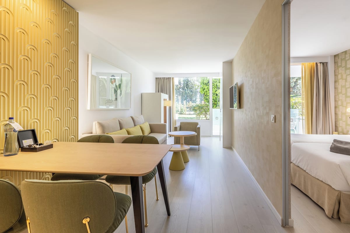 Apartamento Club, terraza, en edificio anexo | Caja fuerte, escritorio, cortinas opacas y wifi gratis