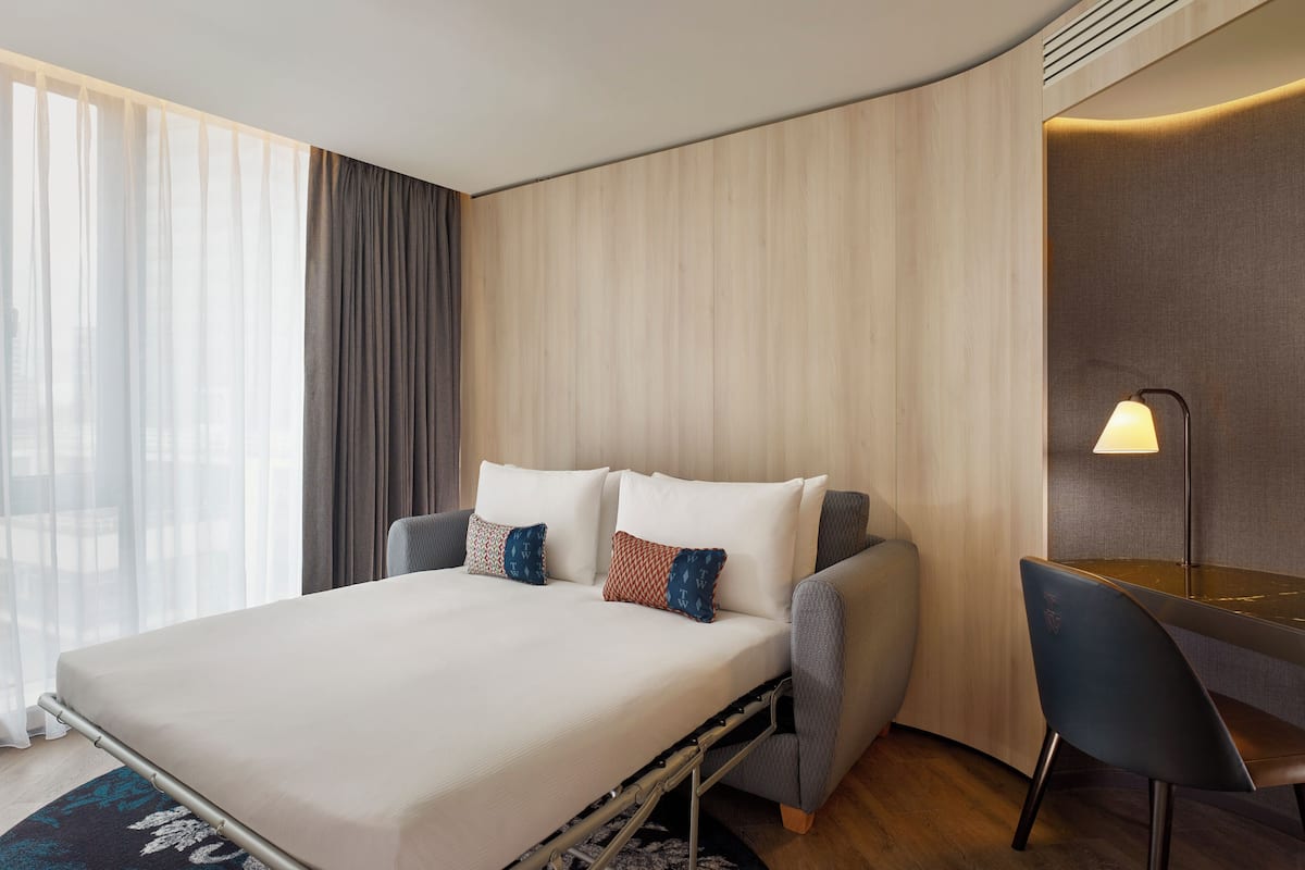 Caja de seguridad en la habitación y escritorio