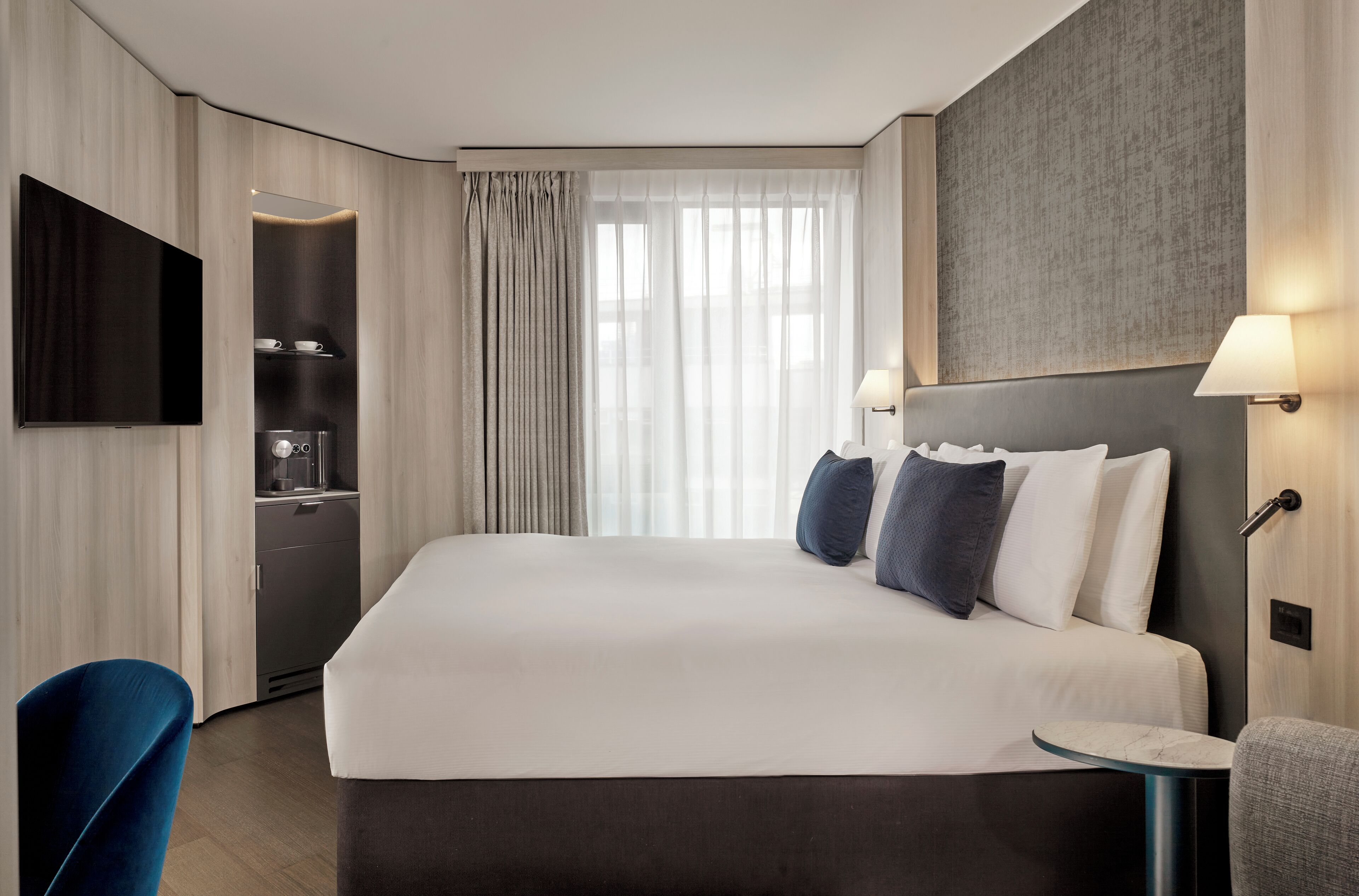 In-room safe, desk, iron/ironing board, travel cot