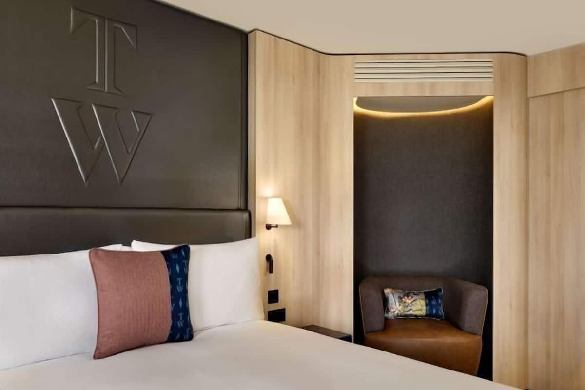 In-room safe, desk, laptop workspace, blackout drapes