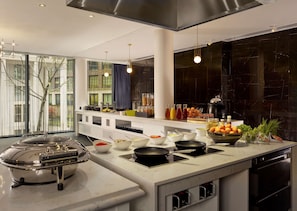 Daily English breakfast (GBP 21.50 per person)