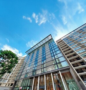 Vista frontal de la propiedad