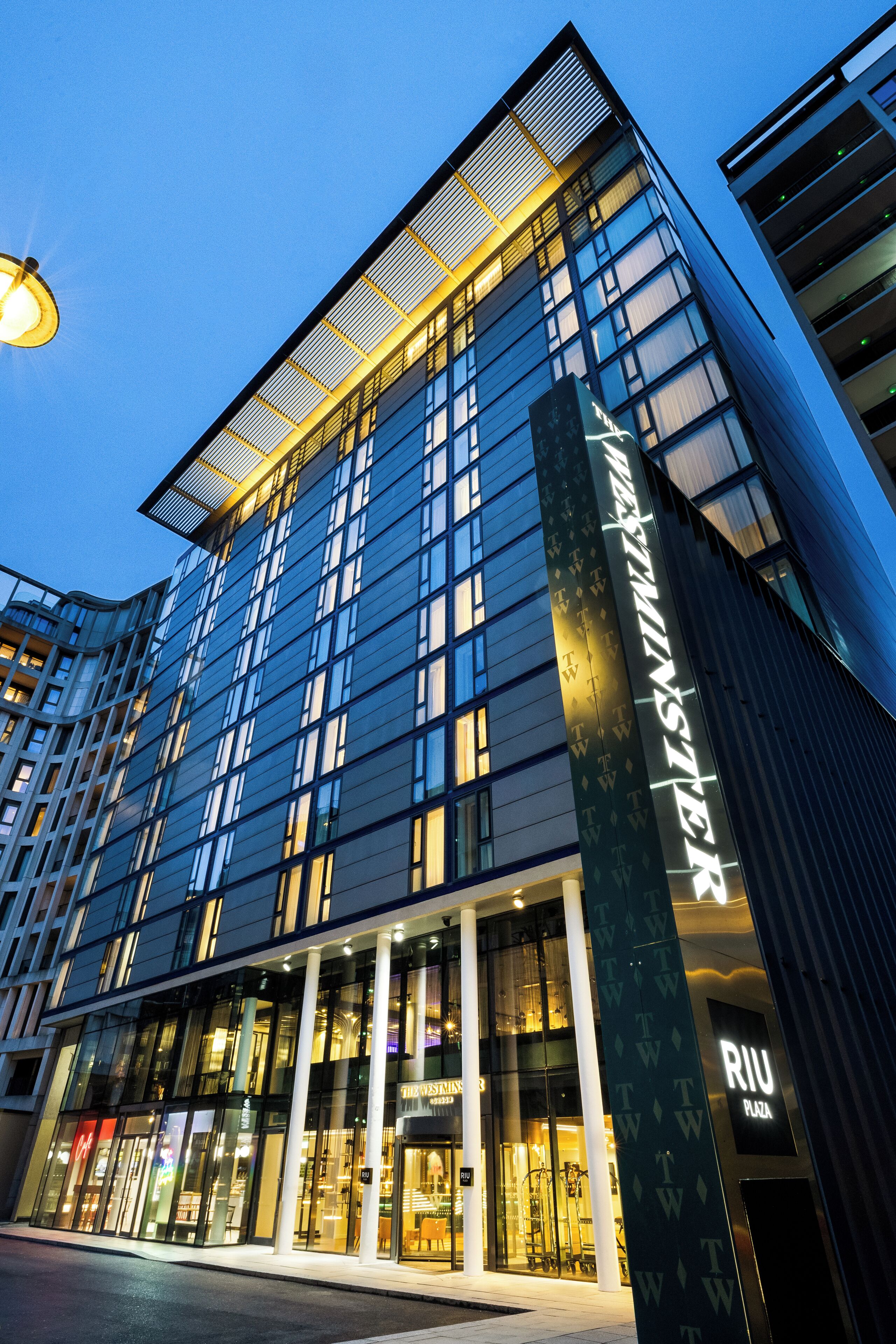 Fachada del alojamiento - Noche