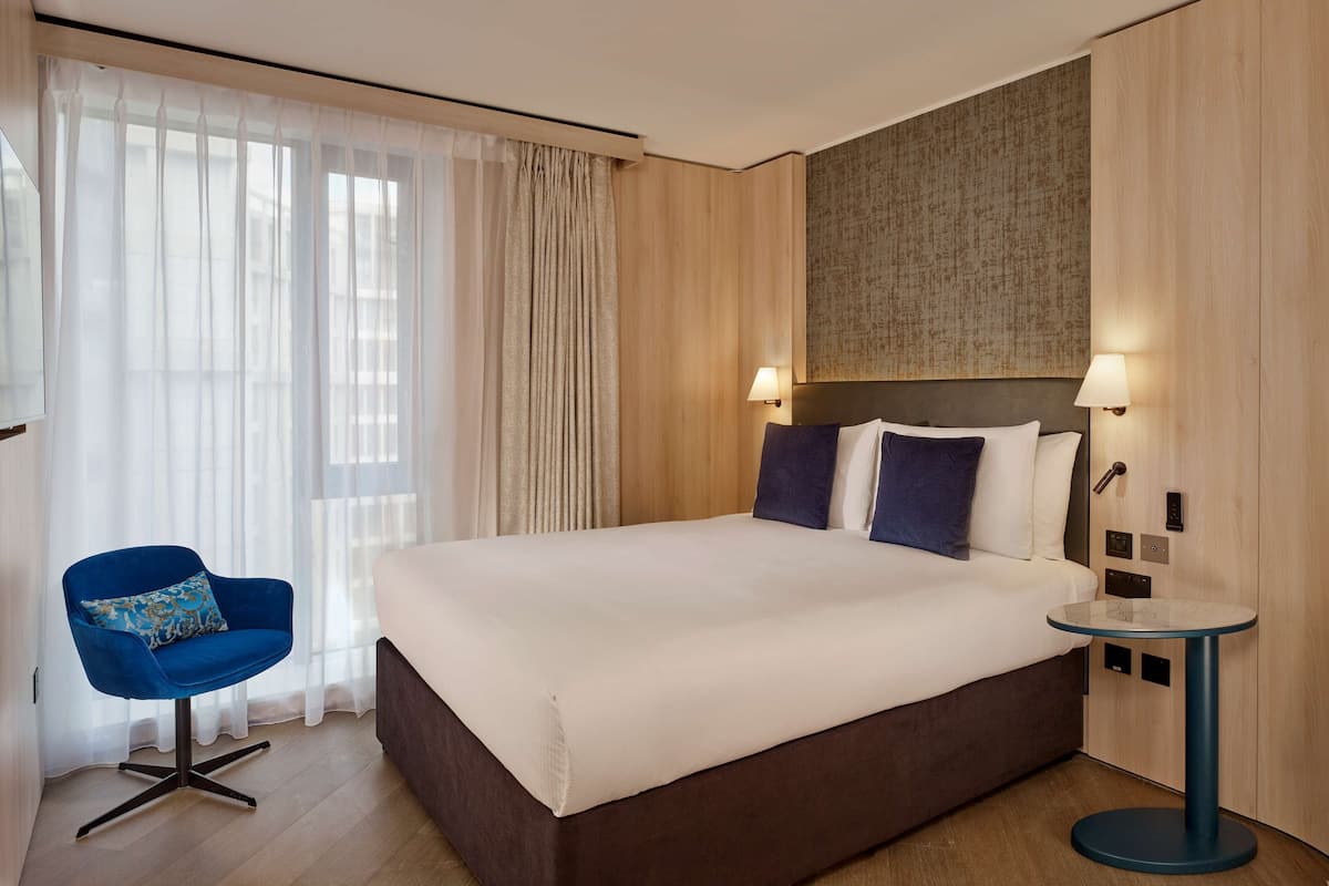 Queen Guest Room (Accessible) | 1 bedroom, in-room safe, desk, laptop workspace