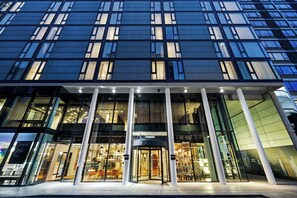 Front of property – evening/night - Hotel Riu Plaza London The Westminster (London)