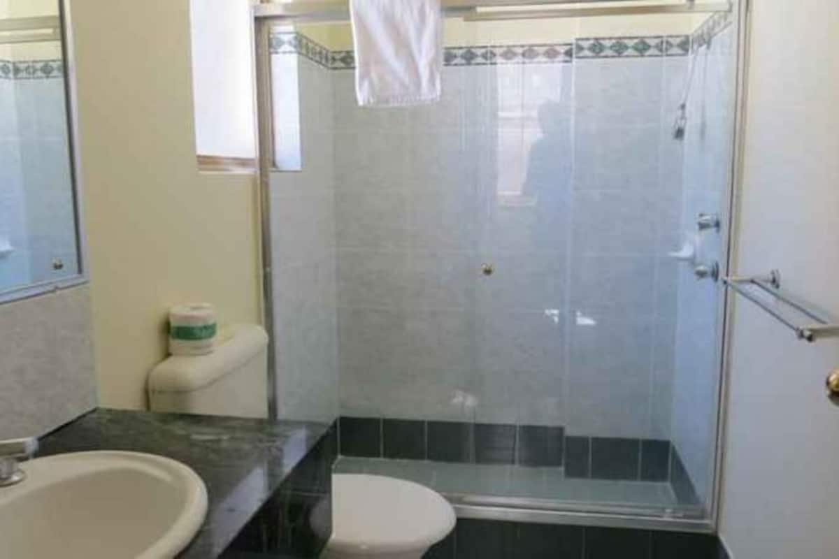 Shower, free toiletries, hair dryer, towels