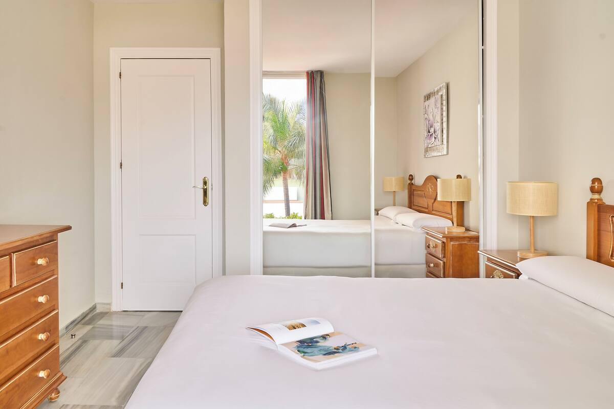 3 bedrooms, in-room safe, desk, soundproofing