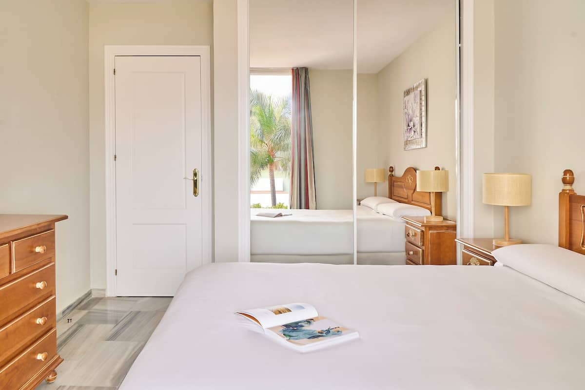3 bedrooms, in-room safe, desk, soundproofing