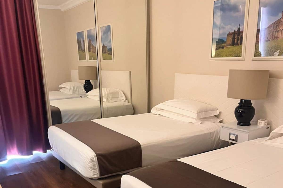Phòng 2 giường đơn Tiêu chuẩn | Bộ đồ giường cao cấp, minibar, két bảo mật tại phòng, bàn