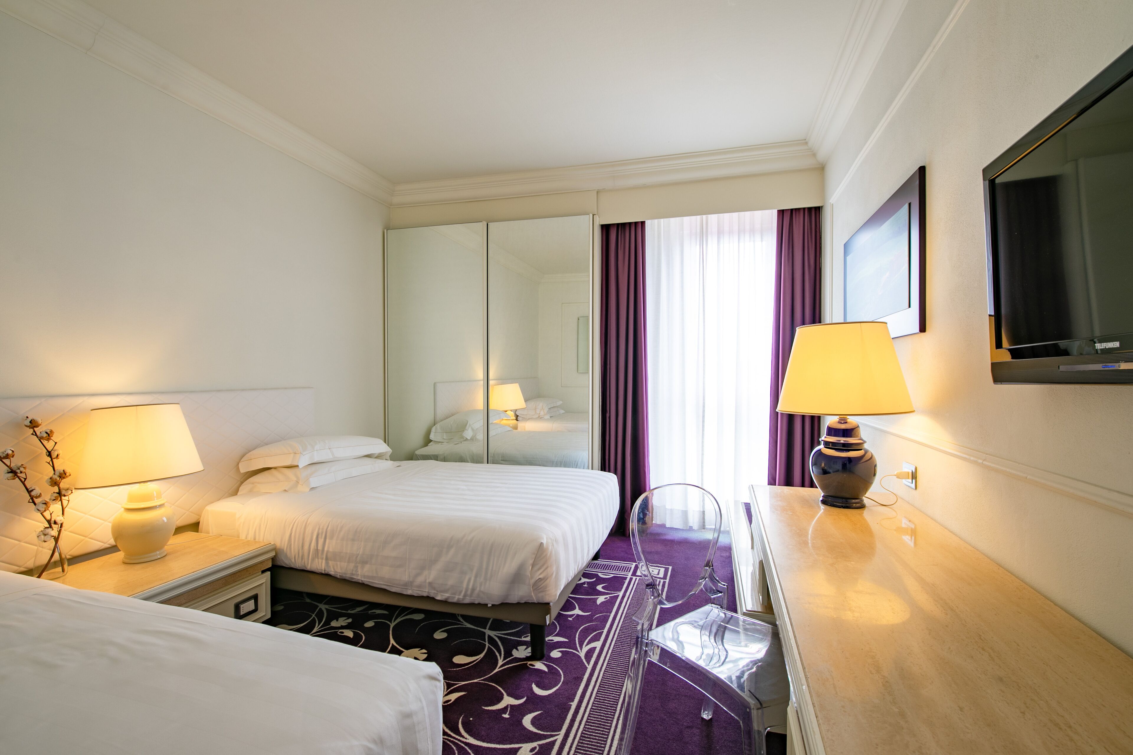 comfort room, 2 single beds | premium bedding, minibar, in-room safe, desk