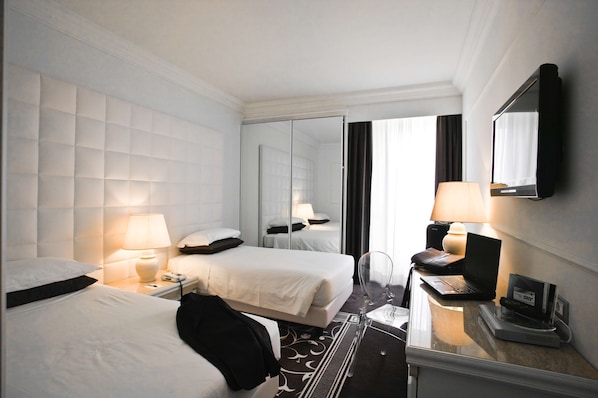 Comfort Room, 2 Single Beds, Non Smoking | Premium bedding, minibar, in-room safe, desk