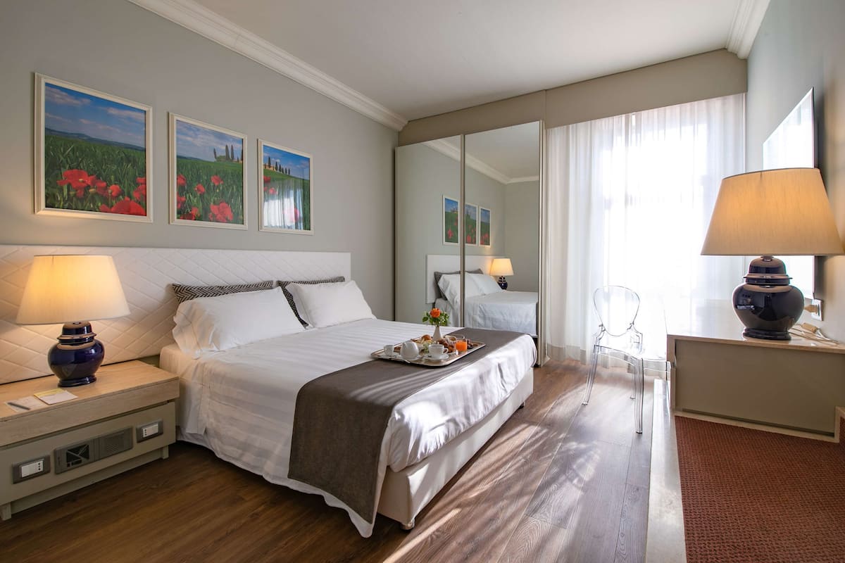 Phòng Tiêu chuẩn, 1 giường cỡ queen | Bộ đồ giường cao cấp, minibar, két bảo mật tại phòng, bàn