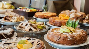 Daily continental breakfast (EUR 8 per person)