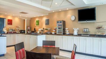 Colazione a buffet inclusa, servita tutte le mattine