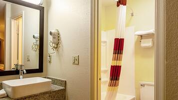 Combined shower/bathtub, deep-soaking bathtub, free toiletries