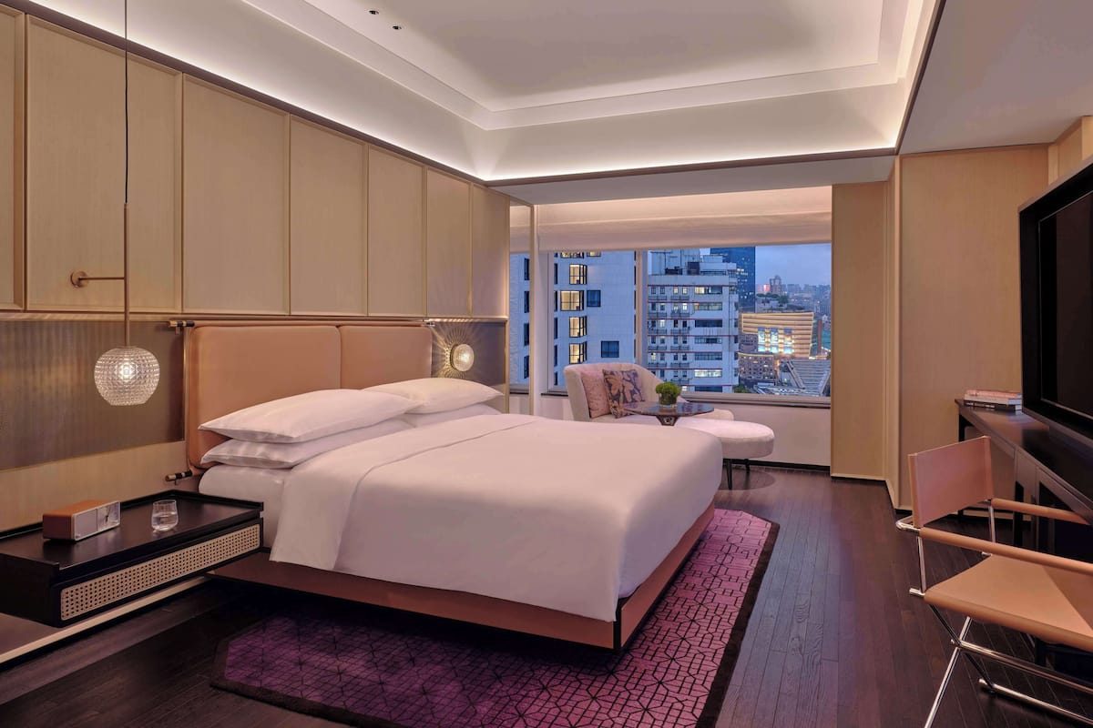 Executive Suite, 1 King Bed | Hypo-allergenic bedding, minibar, in-room safe, desk