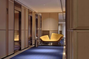Ropa de cama hipoalergénica y minibar 