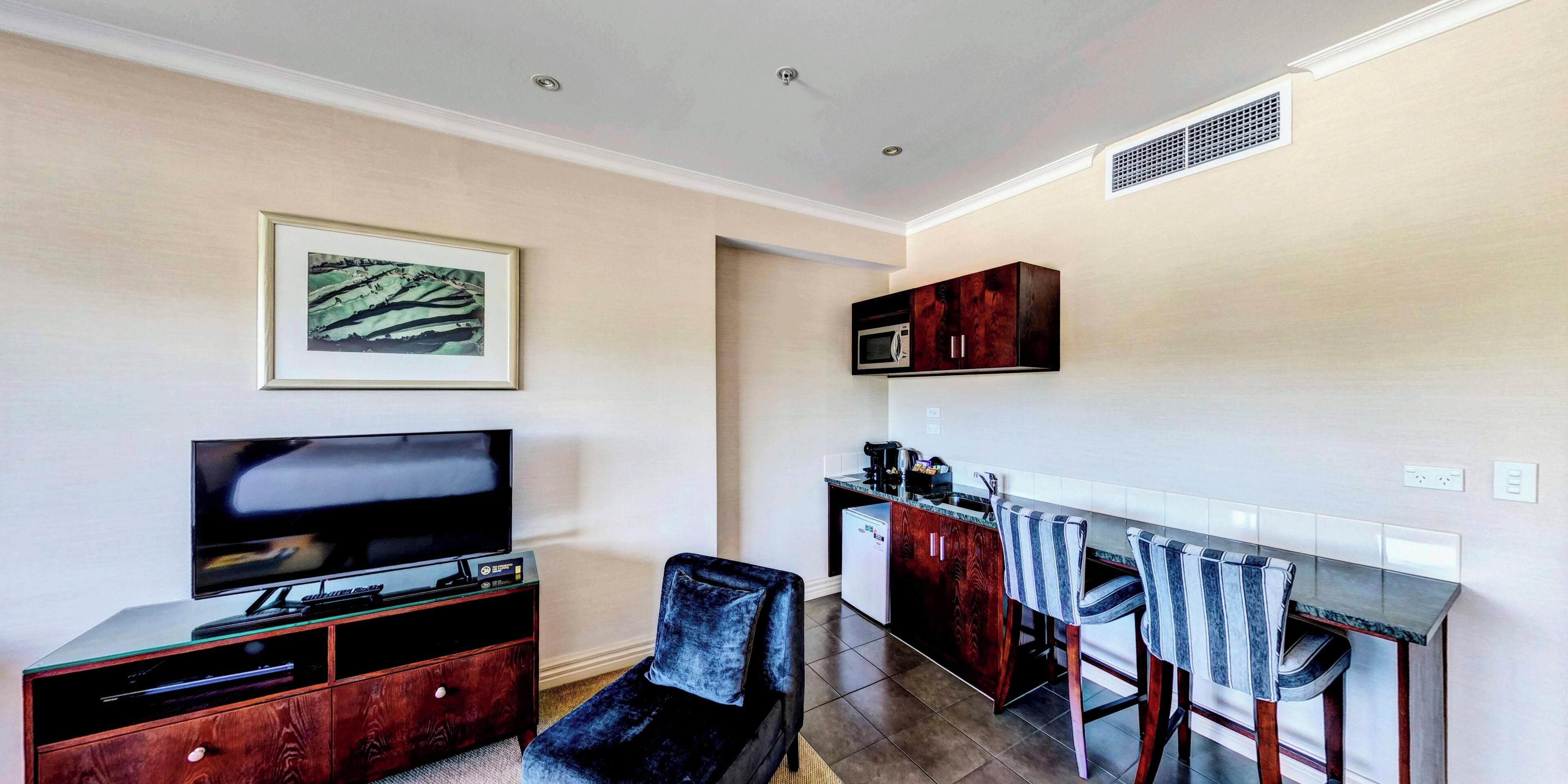 triple studio | 1 bedroom, minibar, laptop workspace, iron/ironing board